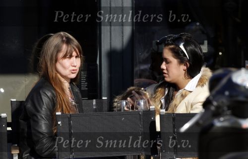 Amsterdam 9 maart 2010
Priscilla Brard Nasi op terras met een vriendin.
Peter Smulders bv