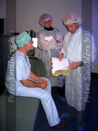 Zurich, 27 November 2006
Prof. Dr. Med Dr. Theo Seiler, wereldberoemd oogspecialist in gesprek met Nederlands oogchirurg Dr. Piet Meurs uit Eindhoven