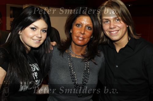 Hilversum 21 januari 2010
Rtl SBS en de NOS hebben samen een tv programma en aktie in elkaar gedraaid om zoveel mogelijk geld op te halen voor giro 55 ten bate van Haiti. Rachelle Roxeanne en Dr hazes jr
Peter Smulders bv