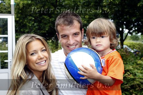 Beverwijk 13 juni 2009
Rafael v d Vaart met Sylvie en Damian bij het straatvoetbaltournooi dat zijn naam draagt.
Peter Smulders bv