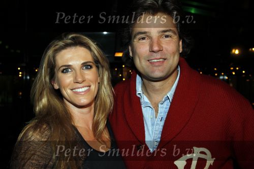 Amsterdam 15 januari 2010
Feestje vanwege 1000000 (miljoen) bezoekers bij de film komt een vrouw bij de dokter in het cobra cafe. Aanwezige cast Barry Atsma Carice v Houten Anna Drijver Dirk Zeelenberg, producent Reinout Oerlemans met zijn vrouw Danielle en schrijver Kluun met zijn vrouw.
Peter Smulders bv