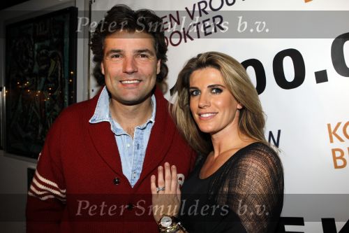 Amsterdam 15 januari 2010
Feestje vanwege 1000000 (miljoen) bezoekers bij de film komt een vrouw bij de dokter in het cobra cafe. Aanwezige cast Barry Atsma Carice v Houten Anna Drijver Dirk Zeelenberg, producent Reinout Oerlemans met zijn vrouw Danielle en schrijver Kluun met zijn vrouw.
Peter Smulders bv