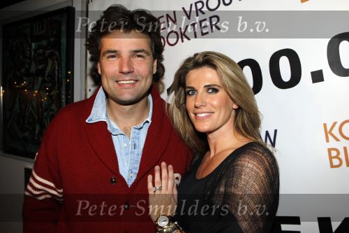Amsterdam 15 januari 2010
Feestje vanwege 1000000 (miljoen) bezoekers bij de film komt een vrouw bij de dokter in het cobra cafe. Aanwezige cast Barry Atsma Carice v Houten Anna Drijver Dirk Zeelenberg, producent Reinout Oerlemans met zijn vrouw Danielle en schrijver Kluun met zijn vrouw.
Peter Smulders bv