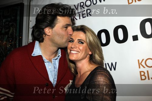 Amsterdam 15 januari 2010
Feestje vanwege 1000000 (miljoen) bezoekers bij de film komt een vrouw bij de dokter in het cobra cafe. Aanwezige cast Barry Atsma Carice v Houten Anna Drijver Dirk Zeelenberg, producent Reinout Oerlemans met zijn vrouw Danielle en schrijver Kluun met zijn vrouw.
Peter Smulders bv