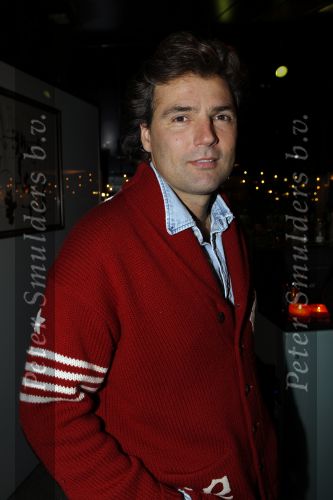 Amsterdam 15 januari 2010
Feestje vanwege 1000000 (miljoen) bezoekers bij de film komt een vrouw bij de dokter in het cobra cafe. Aanwezige cast Barry Atsma Carice v Houten Anna Drijver Dirk Zeelenberg, producent Reinout Oerlemans met zijn vrouw Danielle en schrijver Kluun met zijn vrouw.
Peter Smulders bv