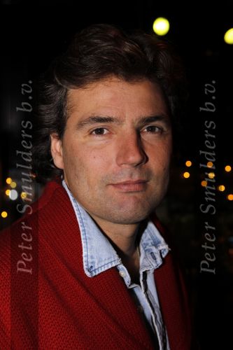 Amsterdam 15 januari 2010
Feestje vanwege 1000000 (miljoen) bezoekers bij de film komt een vrouw bij de dokter in het cobra cafe. Aanwezige cast Barry Atsma Carice v Houten Anna Drijver Dirk Zeelenberg, producent Reinout Oerlemans met zijn vrouw Danielle en schrijver Kluun met zijn vrouw.
Peter Smulders bv