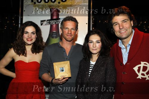 Amsterdam 15 januari 2010
Feestje vanwege 1000000 (miljoen) bezoekers bij de film komt een vrouw bij de dokter in het cobra cafe. Aanwezige cast Barry Atsma Carice v Houten Anna Drijver Dirk Zeelenberg, producent Reinout Oerlemans met zijn vrouw Danielle en schrijver Kluun met zijn vrouw.
Peter Smulders bv