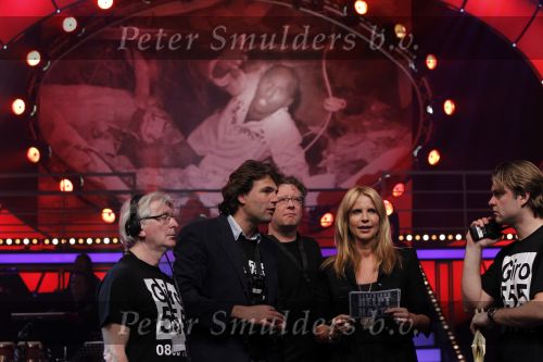 Hilversum 21 januari 2010
Rtl SBS en de NOS hebben samen een tv programma en aktie in elkaar gedraaid om zoveel mogelijk geld op te halen voor giro 55 ten bate van Haiti. Reinout Oerlemans met Linda de Mol
Peter Smulders bv