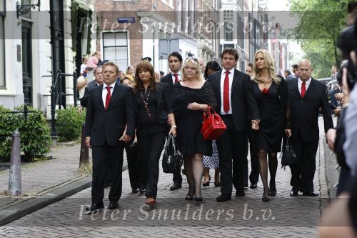 Amsterdam, 27 Juni 2009
Begrafenis Bolle Jan ( Jan Frogr )
Rene Froger met Natasja Froger en zussen en kinderen en kleinkinderen
Foto Peter Smulders BV