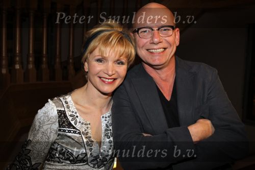 Haarlem 8 maart 2010
Premiere als de dood in de stadsschouwburg van haarlem. Renee Soutendijk met pruik en cast oa Sjoerd Pleissier
Peter Smulders bv