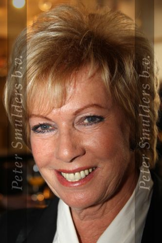 Oud Loosdrecht, 11 Maart 2010
Receptie t.g.v. 50 jaar artiest zijn van Anneke Gronloh
Ria Valk
Foto Peter Smulders BV