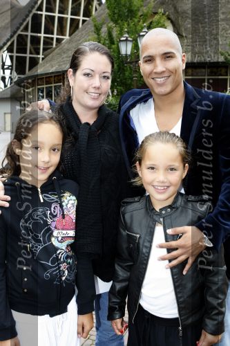 Kaatsheuvel 2 augustus 2009
Premiere show in de efteling. Roan X factor met vrouw en dochters
Peter Smulders bv