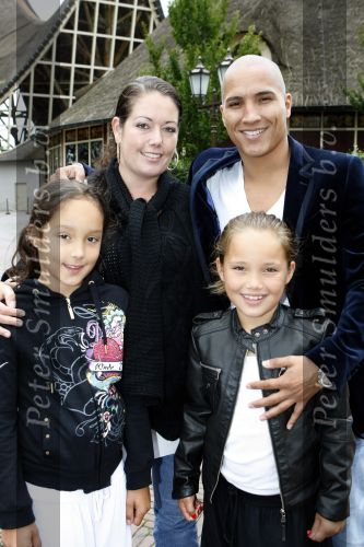 Kaatsheuvel 2 augustus 2009
Premiere show in de efteling. Roan X factor met vrouw en dochters
Peter Smulders bv