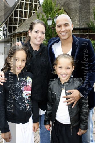 Kaatsheuvel 2 augustus 2009
Premiere show in de efteling. Roan X factor met vrouw en dochters
Peter Smulders bv
