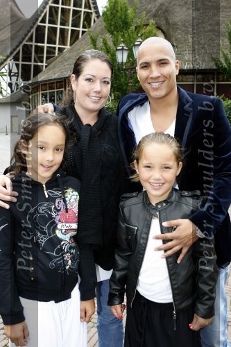 Kaatsheuvel 2 augustus 2009
Premiere show in de efteling. Roan X factor met vrouw en dochters
Peter Smulders bv