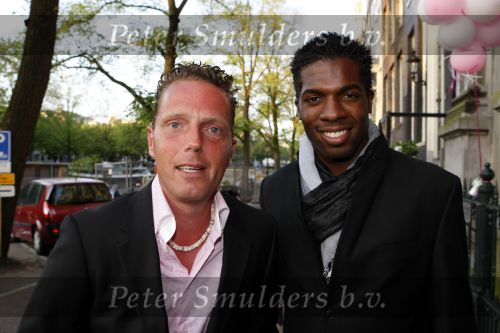 Amsterdam 2 juni 2009
Presentatie van de nieuwe samsung lady phone in de duif. Rob Geus en ...
Peter Smulders bv