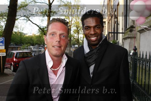Amsterdam 2 juni 2009
Presentatie van de nieuwe samsung lady phone in de duif. Rob Geus en ...
Peter Smulders bv