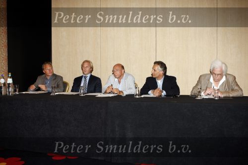 Amsterdam 1 juli 2009
Robert Schoemacher en zijn vader Matthijs tijdens persconferentie in het hilton hotel waar ze bekendmaken dat de familie Malenstein van de Bergmann kliniek 
hun kliniek overgenomen heeft.  Wel blijven ze werken voor hen.
Peter Smulders bv