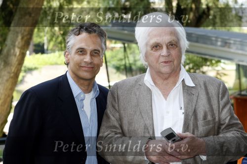 Amsterdam 1 juli 2009
Robert Schoemacher en zijn vader Matthijs tijdens persconferentie in het hilton hotel waar ze bekendmaken dat de familie Malenstein van de Bergmann kliniek 
hun kliniek overgenomen heeft.  Wel blijven ze werken voor hen.
Peter Smulders bv