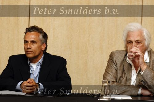 Amsterdam 1 juli 2009
Robert Schoemacher en zijn vader Matthijs tijdens persconferentie in het hilton hotel waar ze bekendmaken dat de familie Malenstein van de Bergmann kliniek 
hun kliniek overgenomen heeft.  Wel blijven ze werken voor hen.
Peter Smulders bv