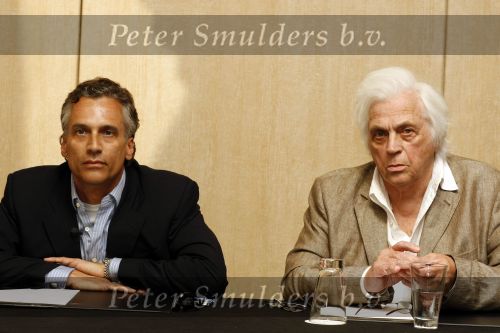 Amsterdam 1 juli 2009
Robert Schoemacher en zijn vader Matthijs tijdens persconferentie in het hilton hotel waar ze bekendmaken dat de familie Malenstein van de Bergmann kliniek 
hun kliniek overgenomen heeft.  Wel blijven ze werken voor hen.
Peter Smulders bv