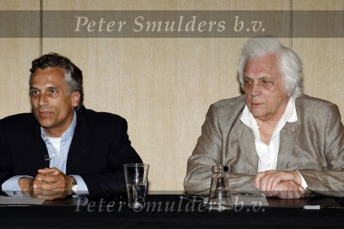 Amsterdam 1 juli 2009
Robert Schoemacher en zijn vader Matthijs tijdens persconferentie in het hilton hotel waar ze bekendmaken dat de familie Malenstein van de Bergmann kliniek 
hun kliniek overgenomen heeft.  Wel blijven ze werken voor hen.
Peter Smulders bv