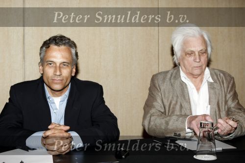 Amsterdam 1 juli 2009
Robert Schoemacher en zijn vader Matthijs tijdens persconferentie in het hilton hotel waar ze bekendmaken dat de familie Malenstein van de Bergmann kliniek 
hun kliniek overgenomen heeft.  Wel blijven ze werken voor hen.
Peter Smulders bv
