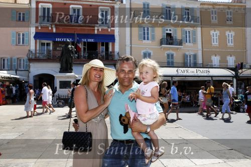 Sant Tropez 7 augustus 2009
Robert Claudia en Olivia Schoemacher op vakantie in sant Tropez.
Peter Smulders bv