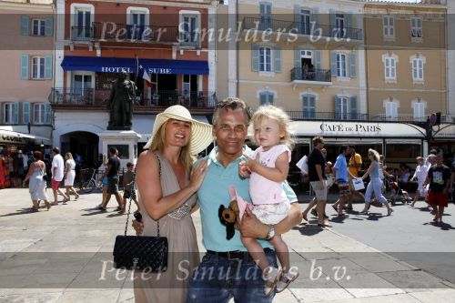 Sant Tropez 7 augustus 2009
Robert Claudia en Olivia Schoemacher op vakantie in sant Tropez.
Peter Smulders bv