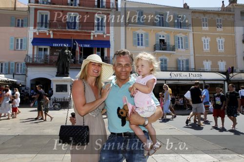Sant Tropez 7 augustus 2009
Robert Claudia en Olivia Schoemacher op vakantie in sant Tropez.
Peter Smulders bv
