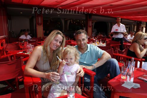 Sant Tropez 7 augustus 2009
Robert Claudia en Olivia Schoemacher op vakantie in sant Tropez.
Peter Smulders bv