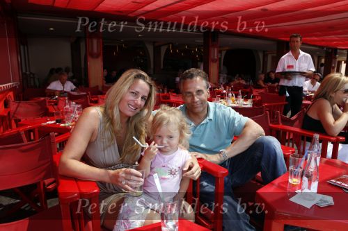 Sant Tropez 7 augustus 2009
Robert Claudia en Olivia Schoemacher op vakantie in sant Tropez.
Peter Smulders bv