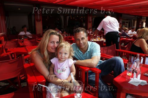 Sant Tropez 7 augustus 2009
Robert Claudia en Olivia Schoemacher op vakantie in sant Tropez.
Peter Smulders bv