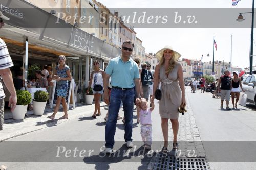 Sant Tropez 7 augustus 2009
Robert Claudia en Olivia Schoemacher op vakantie in sant Tropez.
Peter Smulders bv
