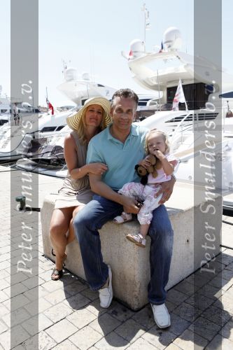 Sant Tropez 7 augustus 2009
Robert Claudia en Olivia Schoemacher op vakantie in sant Tropez.
Peter Smulders bv