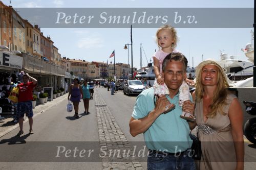 Sant Tropez 7 augustus 2009
Robert Claudia en Olivia Schoemacher op vakantie in sant Tropez.
Peter Smulders bv