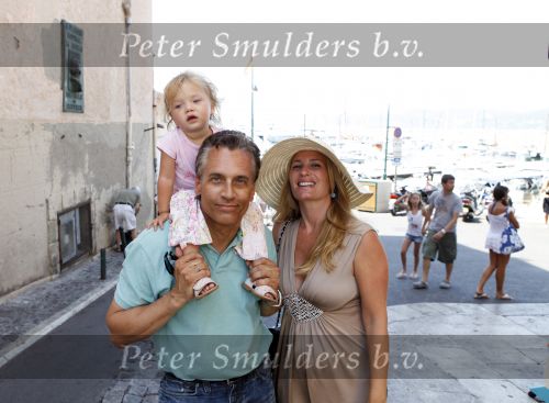 Sant Tropez 7 augustus 2009
Robert Claudia en Olivia Schoemacher op vakantie in sant Tropez.
Peter Smulders bv