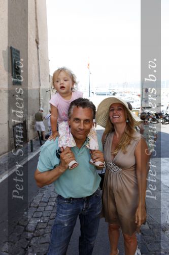 Sant Tropez 7 augustus 2009
Robert Claudia en Olivia Schoemacher op vakantie in sant Tropez.
Peter Smulders bv