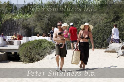 Sant Tropez 7 augustus 2009
Robert Claudia en Olivia Schoemacher op vakantie in sant Tropez.
Peter Smulders bv