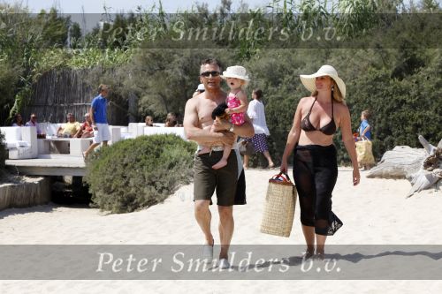 Sant Tropez 7 augustus 2009
Robert Claudia en Olivia Schoemacher op vakantie in sant Tropez.
Peter Smulders bv
