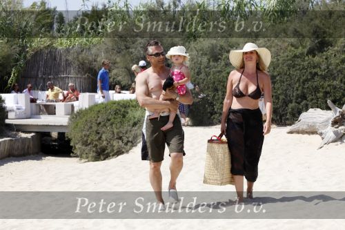 Sant Tropez 7 augustus 2009
Robert Claudia en Olivia Schoemacher op vakantie in sant Tropez.
Peter Smulders bv
