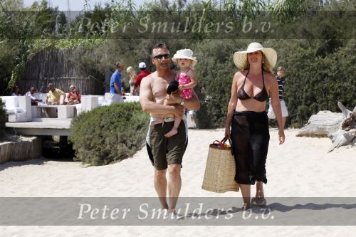 Sant Tropez 7 augustus 2009
Robert Claudia en Olivia Schoemacher op vakantie in sant Tropez.
Peter Smulders bv