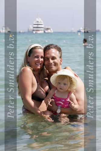 Sant Tropez 7 augustus 2009
Robert Claudia en Olivia Schoemacher op vakantie in sant Tropez.
Peter Smulders bv