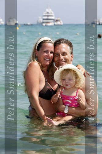 Sant Tropez 7 augustus 2009
Robert Claudia en Olivia Schoemacher op vakantie in sant Tropez.
Peter Smulders bv