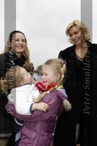 Harderwijk 20 maart 2010
Premiere show in het dolfinarium. Robert Schoemacher met zij vrouw Claudia vriendin Anja en Kinderen Moos Livia en Andjelica
Peter Smulders bv