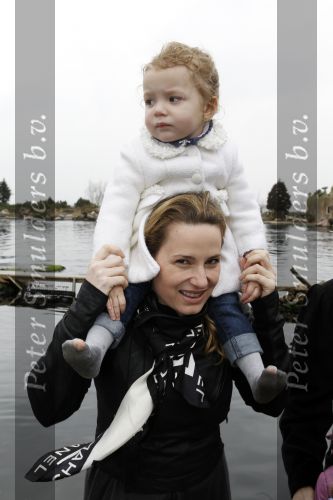 Harderwijk 20 maart 2010
Premiere show in het dolfinarium. Robert Schoemacher met zij vrouw Claudia vriendin Anja en Kinderen Moos Livia en Andjelica
Peter Smulders bv