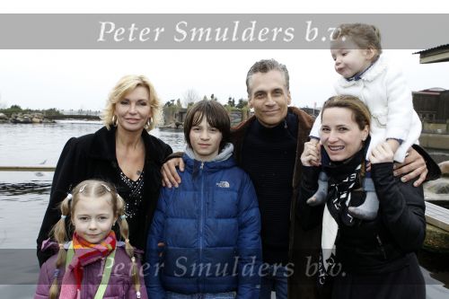 Harderwijk 20 maart 2010
Premiere show in het dolfinarium. Robert Schoemacher met zij vrouw Claudia vriendin Anja en Kinderen Moos Livia en Andjelica
Peter Smulders bv