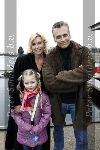 Harderwijk 20 maart 2010
Premiere show in het dolfinarium. Robert Schoemacher met zij vrouw Claudia vriendin Anja en Kinderen Moos Livia en Andjelica
Peter Smulders bv