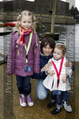 Harderwijk 20 maart 2010
Premiere show in het dolfinarium. Robert Schoemacher met zij vrouw Claudia vriendin Anja en Kinderen Moos Livia en Andjelica
Peter Smulders bv