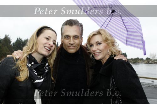 Harderwijk 20 maart 2010
Premiere show in het dolfinarium. Robert Schoemacher met zij vrouw Claudia vriendin Anja en Kinderen Moos Livia en Andjelica
Peter Smulders bv